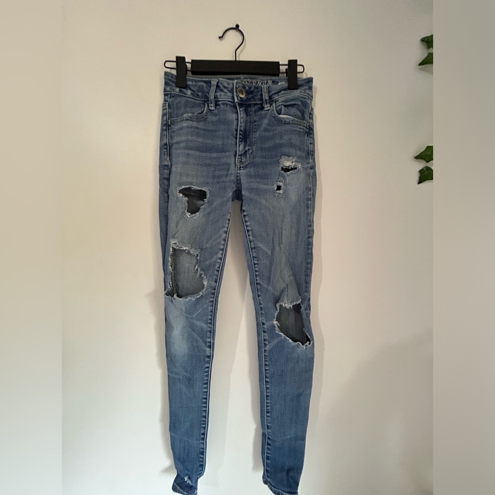 American Eagle Outfitters Light Blue Distressed Skinny Jeans